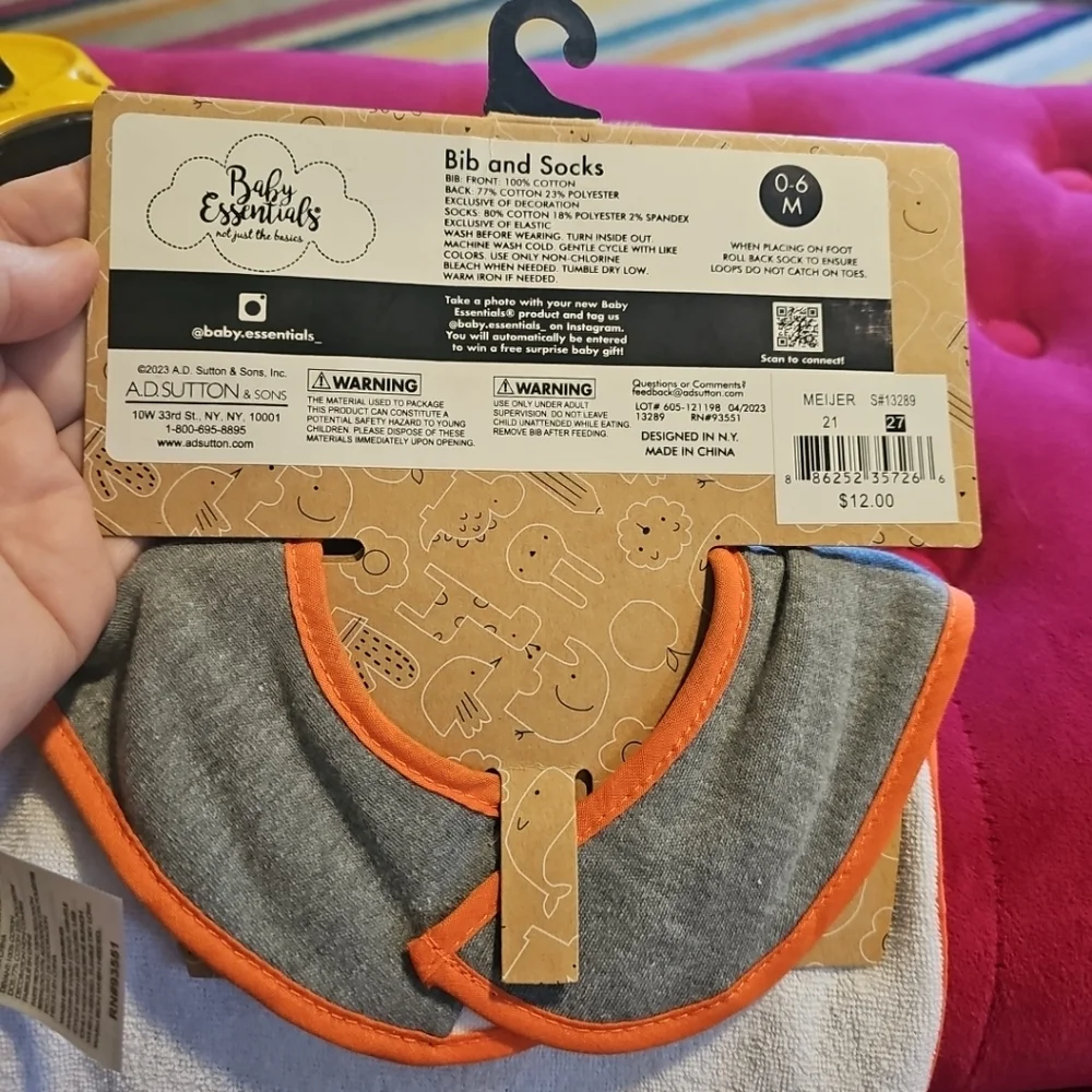 NWT Baby Essentials 1st Halloween Bib & Socks Pumpkins Boy Or Girl 0-6 Months